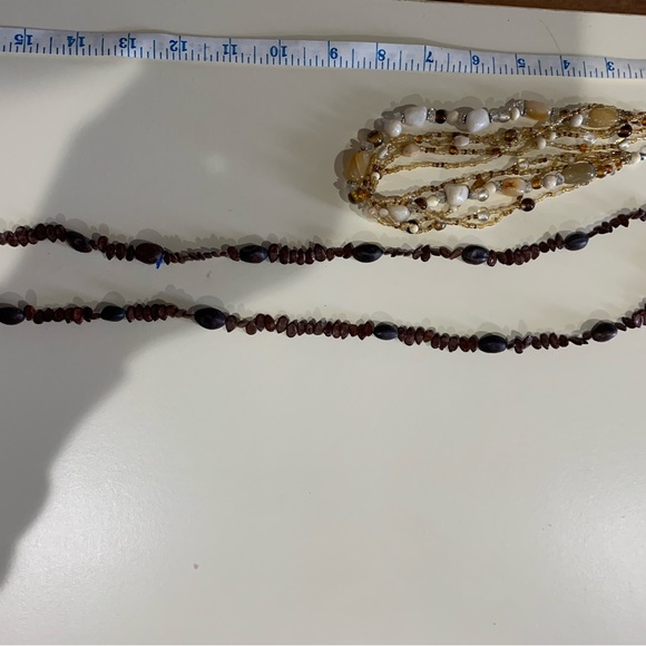 Two necklaces a multi strand and a single strand - Picture 4 of 6